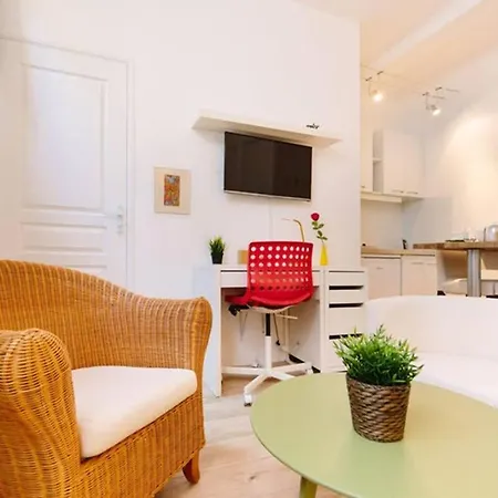 Lulu, Le Studio Du Chateau Apartment